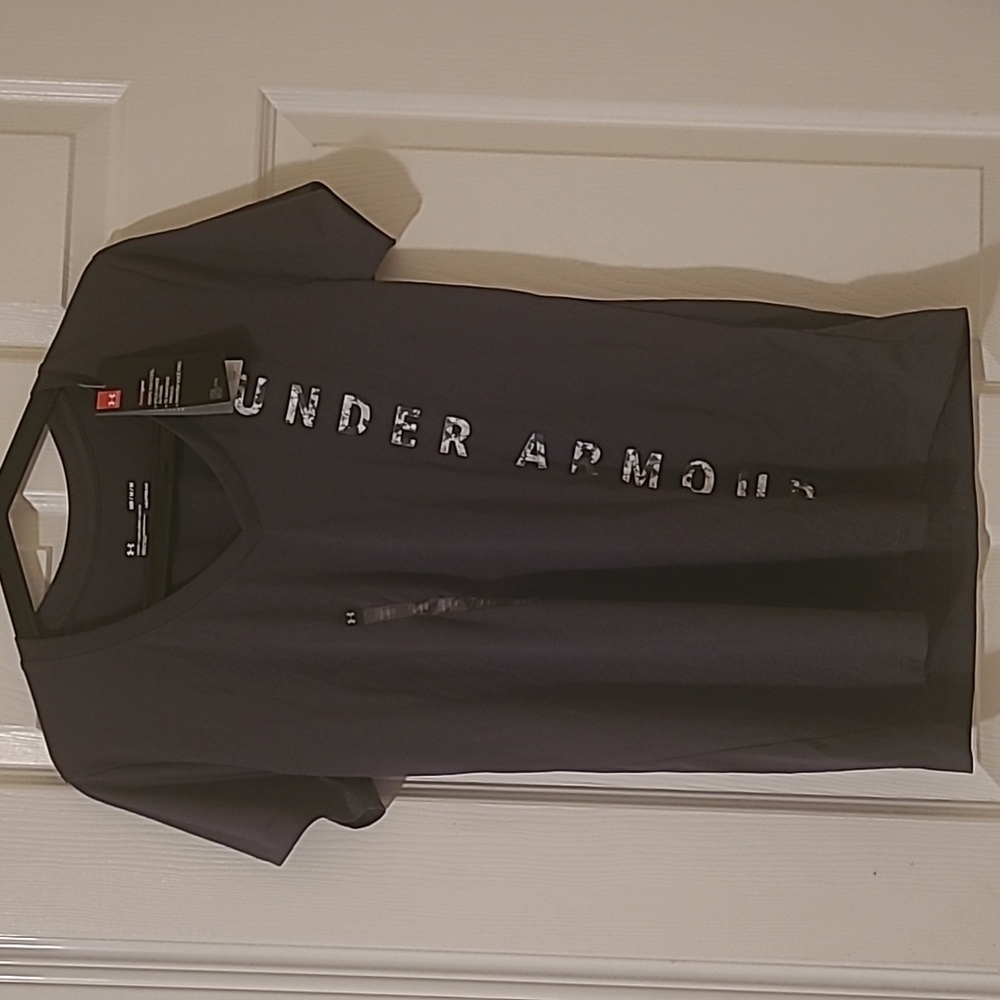 Under Armour medium dark grey work out top. Heat gear technology